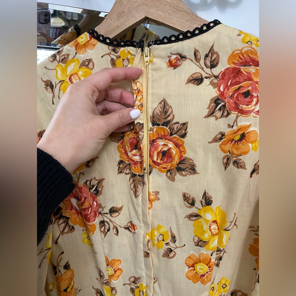 Gorgeous 70’s vintage floral dress - Picture 8 of 9